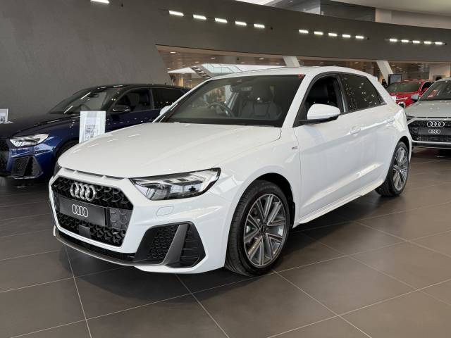 Audi A1 Sportback 1.0 AUDI A1 Sportback S line 25 TFSI 95 PS S tronic Sportback Petrol Glacier white, metallic