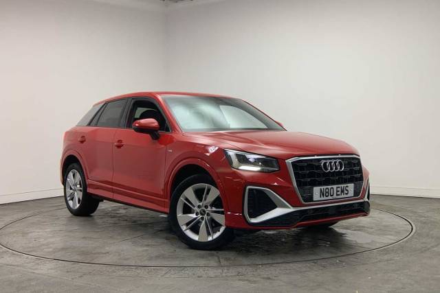 Audi Q2 1.5 (O) S line 35 TFSI  150 PS S tronic 4x4 vehicle Petrol Progressive Red Metallic