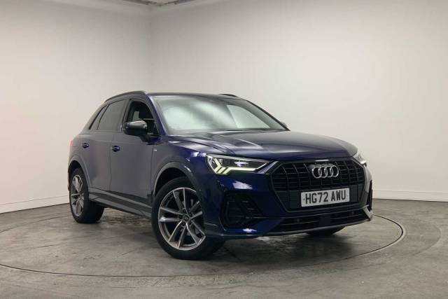 Audi Q3 1.5 Black Edition 35 TFSI  150 PS S tronic 4x4 vehicle Petrol Navarra blue, metallic