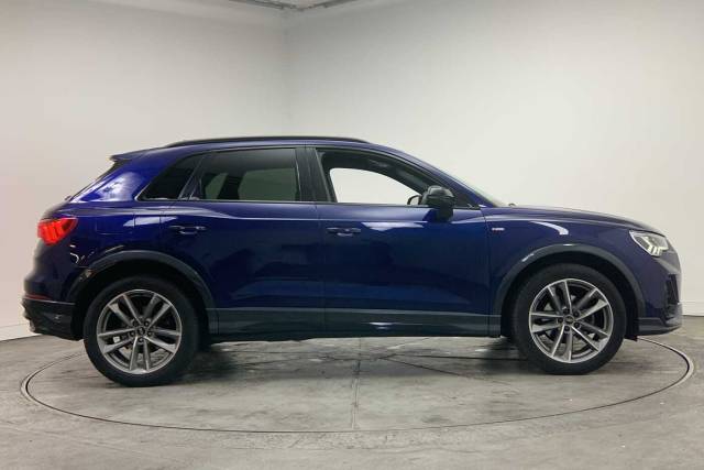 2022 Audi Q3 1.5 Black Edition 35 TFSI  150 PS S tronic