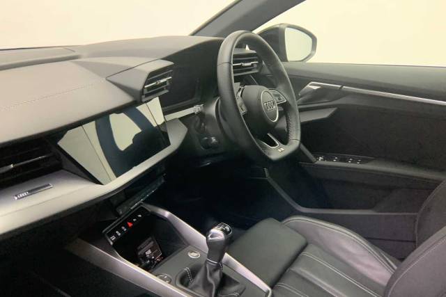 2024 Audi A3 Sportback 1.5 Black Edition 35 TFSI  150 PS 6-speed