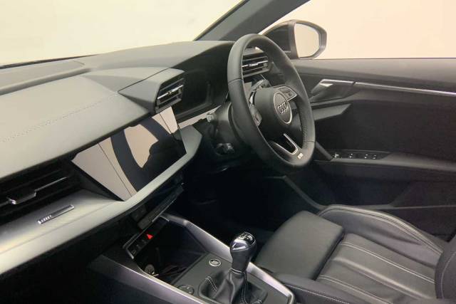 2024 Audi A3 Sportback 1.0 S line 30 TFSI  110 PS 6-speed