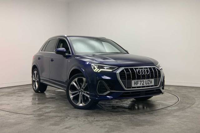 Audi Q3 2.0 S line 40 TFSI quattro 190 PS S tronic 4x4 vehicle Petrol Navarra blue, metallic