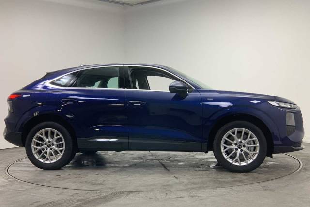 2026 Audi Q3 Sportback 1.5 Sport e-hybrid  272 PS S tronic