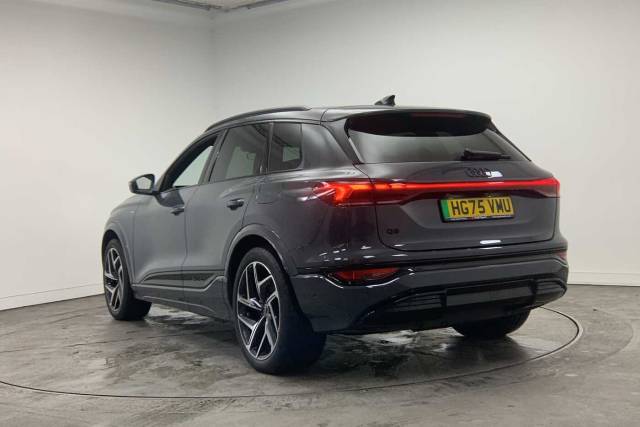 2026 Audi Q6 e-tron SUV Edition 1  185,00 kW