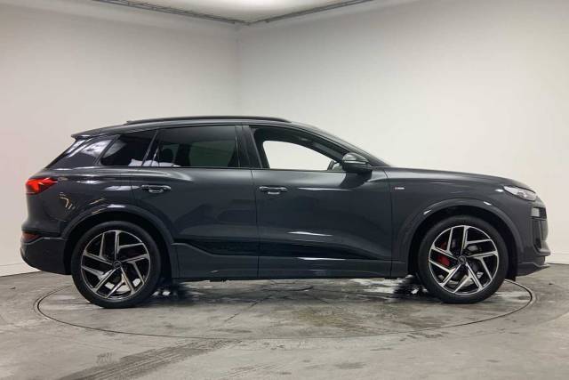 2026 Audi Q6 e-tron SUV Edition 1  185,00 kW