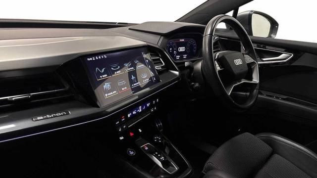2023 Audi Q4 e-tron (O) S line 40  150,00 kW