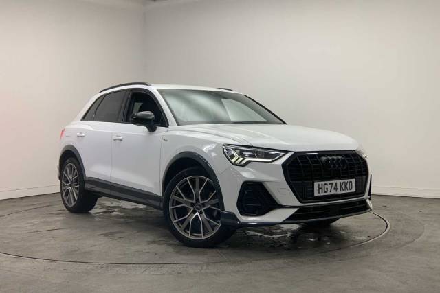 Audi Q3 1.5 Black Edition 35 TFSI  150 PS S tronic 4x4 vehicle Petrol Arkona white, solid