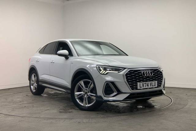 Audi Q3 Sportback 1.5 S line 35 TFSI  150 PS S tronic 4x4 vehicle Petrol Glacier White Metallic
